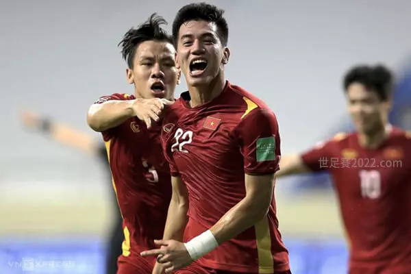 越南呈現劣勢 擁有主場卻無優勢 - 2022世界盃 亞洲區外圍賽 隊伍分析 日本對戰越南 勝利勢在必得 越南隊選手